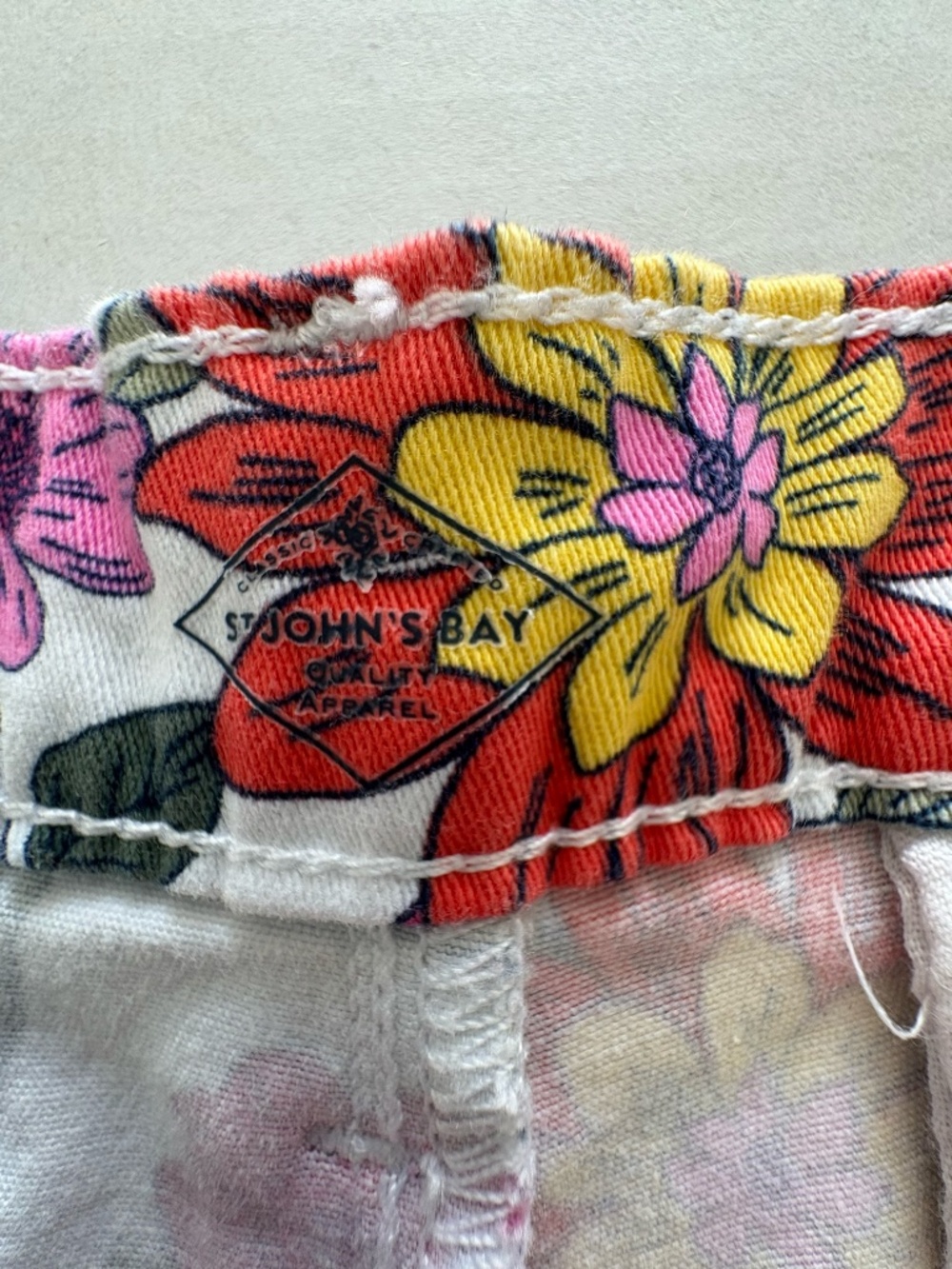 St.John"s Bay Floral Pattern 5" Short With Pockets - Plus Size 18. - Picture 3 of 7